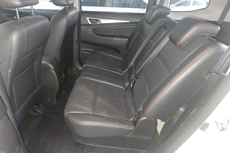 Used CHANGAN KAICHENG Oushang A600 2016 1.5L Manual Elite 7-Seater Interior 1