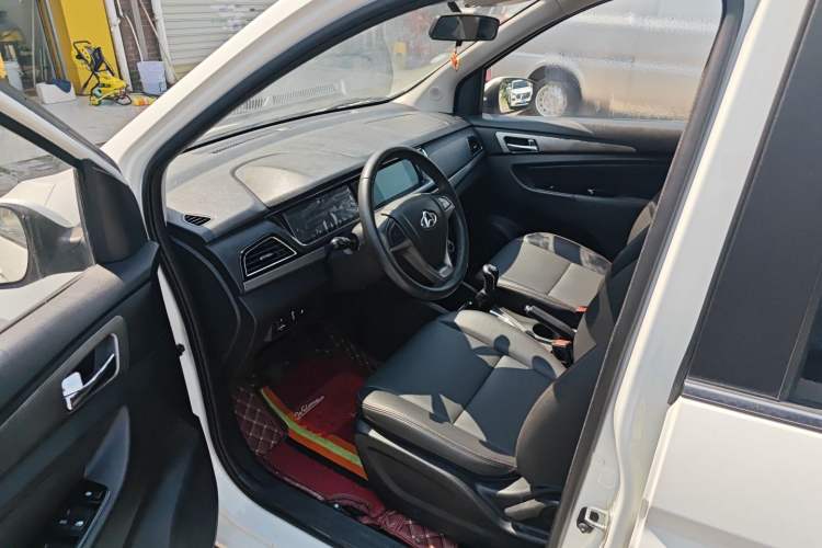 Used CHANGAN KAICHENG Oushang A600 2016 1.5L Manual Luxury 7-Seater Interior 2