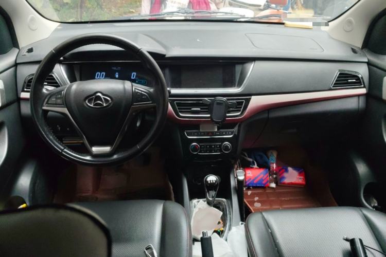 Used CHANGAN KAICHENG Oushang A600 2016 1.5L Manual Luxury 7-Seater Interior 2