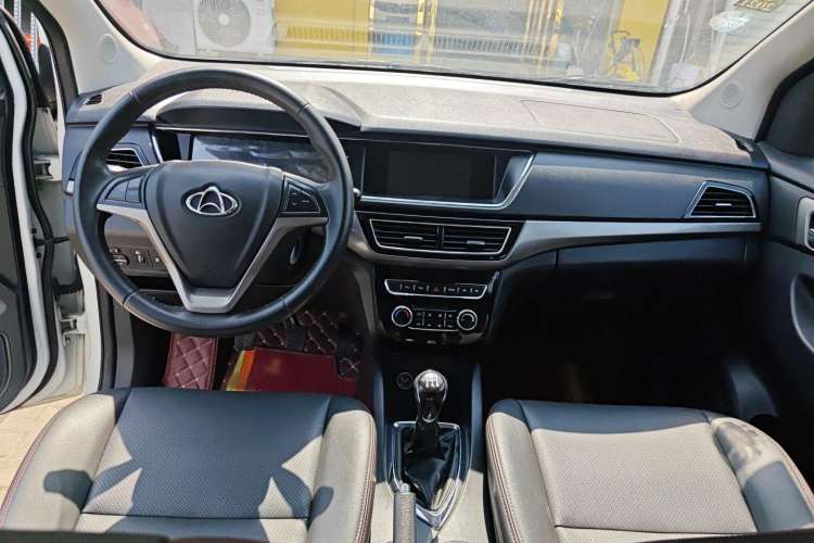 Used CHANGAN KAICHENG Oushang A600 2016 1.5L Manual Luxury 7-Seater Interior 3