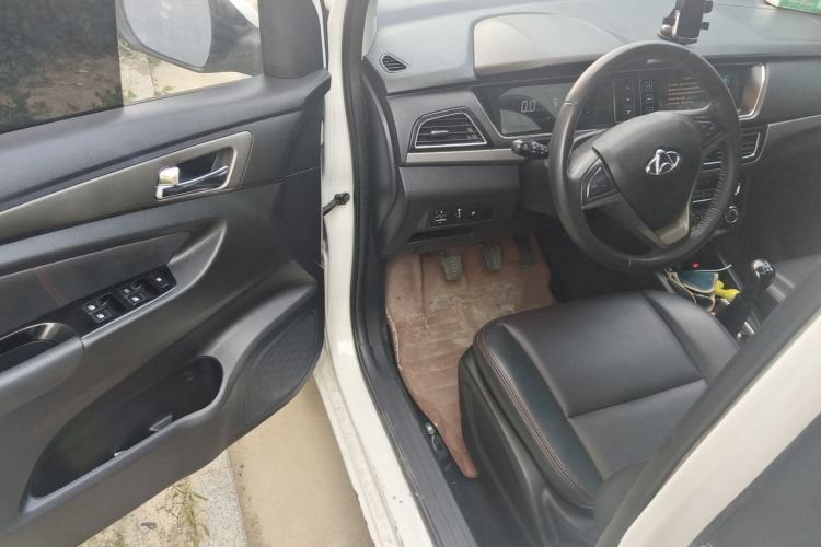 Used CHANGAN KAICHENG Oushang A600 2016 1.5L Manual Luxury 7-Seater Interior 3