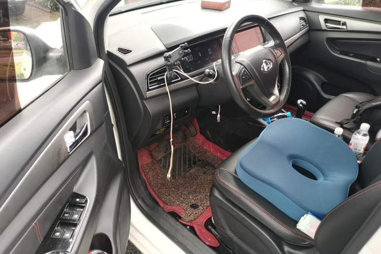 Used CHANGAN KAICHENG Oushang A600 2016 1.5L Manual Luxury 7-Seater Interior 3