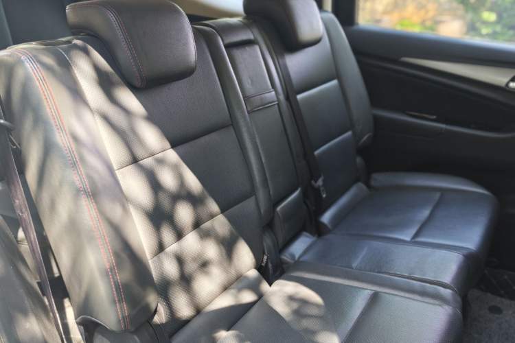 Used CHANGAN KAICHENG Oushang A600 2016 1.5L Manual Luxury 7-Seater Interior 4