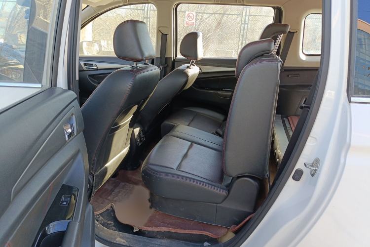 Used CHANGAN KAICHENG Oushang A600 2016 1.5L Manual Luxury 7-Seater Interior 4