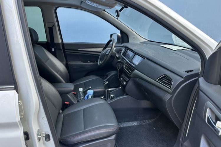 Used CHANGAN KAICHENG Oushang A600 2016 1.5L Manual Luxury 7-Seater Interior 4