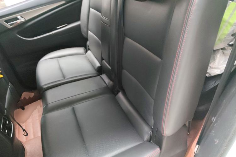 Used CHANGAN KAICHENG Oushang A600 2016 1.5L Manual Luxury 7-Seater Interior 4
