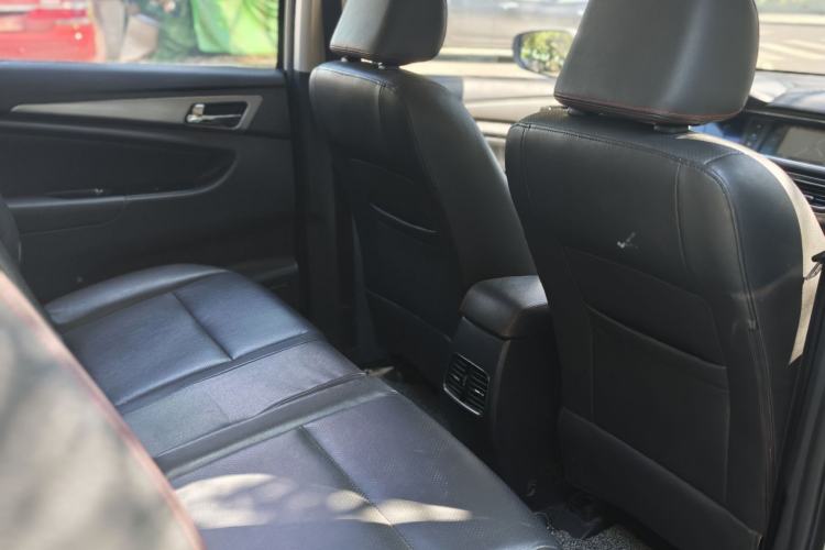 Used CHANGAN KAICHENG Oushang A600 2016 1.5L Manual Luxury 7-Seater Interior 5