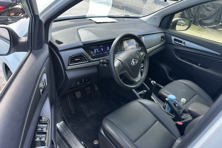 Used CHANGAN KAICHENG Oushang A600 2016 1.5L Manual Luxury 7-Seater Interior 7
