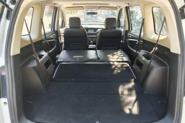 Used CHANGAN KAICHENG Oushang A600 2016 1.5L Manual Luxury 7-Seater Interior 8