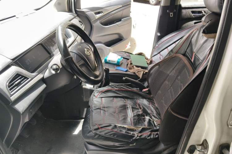 Used CHANGAN KAICHENG Oushang A600 2016 1.5L Manual Fashion 7-Seater Left Front Seat