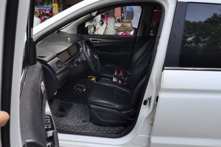 Used CHANGAN KAICHENG Oushang A600 2016 1.5L Manual Luxury 7-Seater Left Front Seat