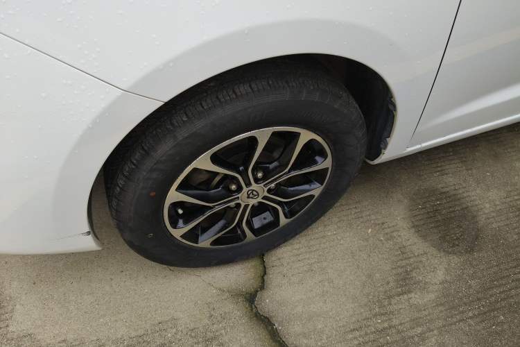 Used CHANGAN KAICHENG Oushang A600 2016 1.5L Manual Luxury 7-Seater Left Front Wheel Hub