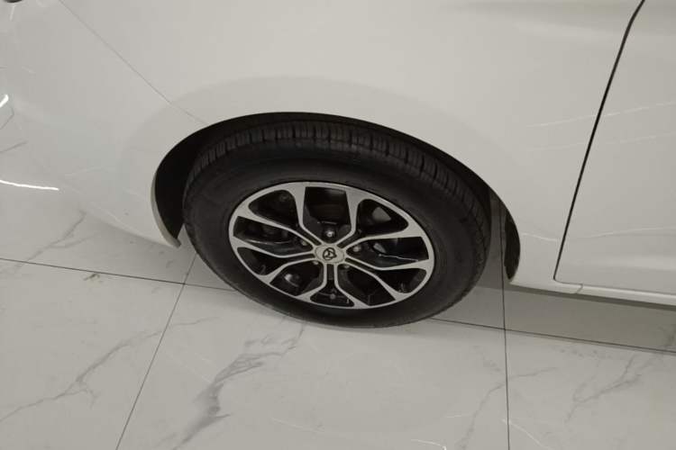Used CHANGAN KAICHENG Oushang A600 2016 1.5L Manual Luxury 7-Seater Left Front Wheel Hub