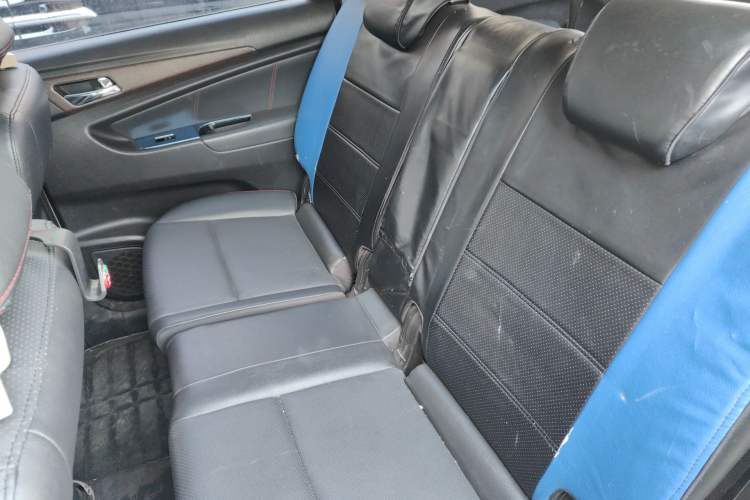 Used CHANGAN KAICHENG Oushang A600 2016 1.5L Manual Luxury 7-Seater Left Rear Seat