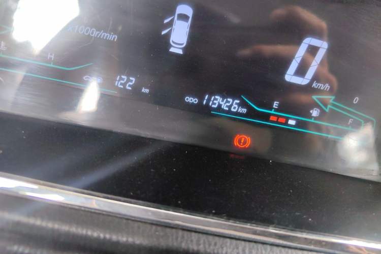 Used CHANGAN KAICHENG Oushang A600 2016 1.5L Manual Elite 7-Seater Odometer Close Up