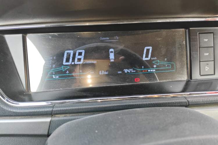 Used CHANGAN KAICHENG Oushang A600 2016 1.5L Manual Luxury 7-Seater Odometer Close Up