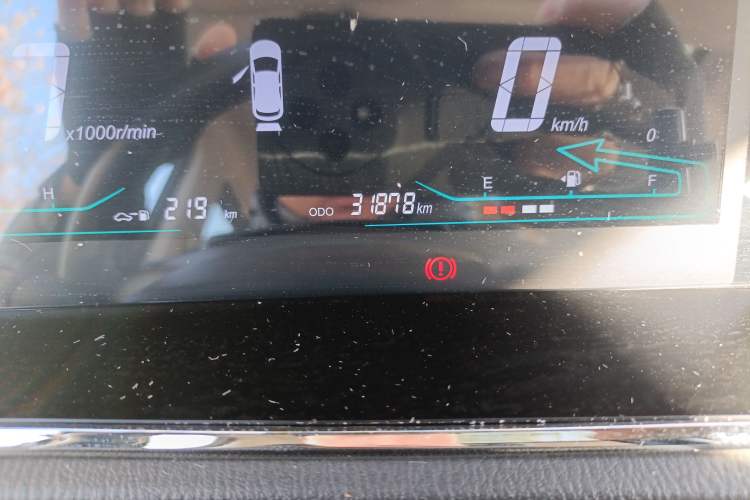 Used CHANGAN KAICHENG Oushang A600 2016 1.5L Manual Luxury 7-Seater Odometer Close Up