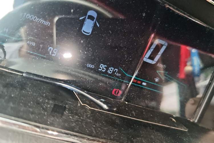 Used CHANGAN KAICHENG Oushang A600 2016 1.5L Manual Luxury 7-Seater Odometer Close Up