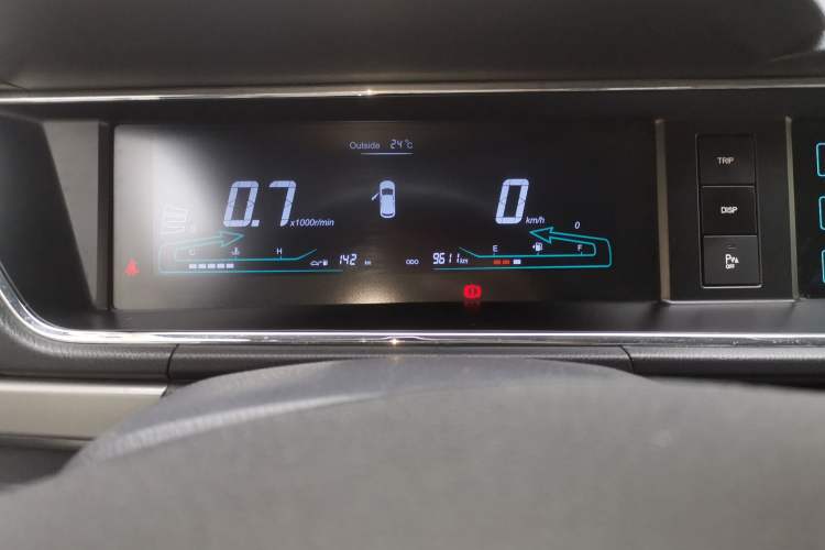 Used CHANGAN KAICHENG Oushang A600 2016 1.5L Manual Luxury 7-Seater Odometer Close Up