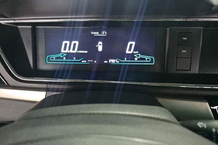 Used CHANGAN KAICHENG Oushang A600 2016 1.5L Manual Elite 7-Seater Odometer Close Up