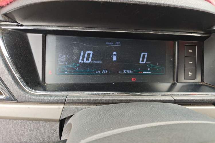 Used CHANGAN KAICHENG Oushang A600 2016 1.5L Manual Luxury 7-Seater Odometer Close Up