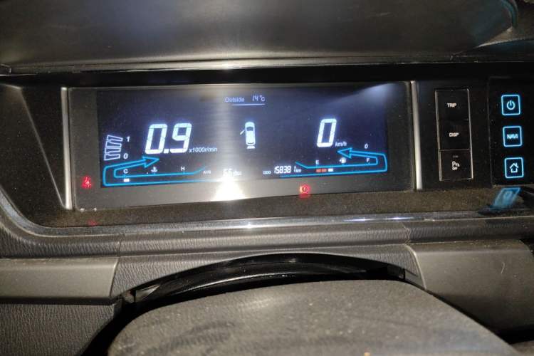 Used CHANGAN KAICHENG Oushang A600 2016 1.5L Manual Luxury 7-Seater Odometer Close Up