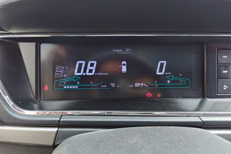 Used CHANGAN KAICHENG Oushang A600 2016 1.5L Manual Luxury 6-Seater Odometer Close Up