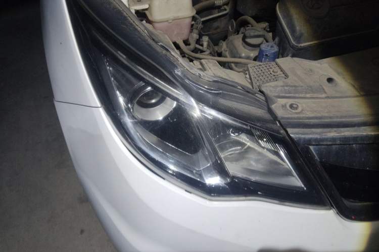Used CHANGAN KAICHENG Oushang A600 2016 1.5L Manual Luxury 7-Seater Right Front Headlight
