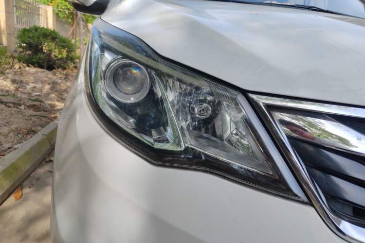 Used CHANGAN KAICHENG Oushang A600 2016 1.5L Manual Luxury 7-Seater Right Front Headlight