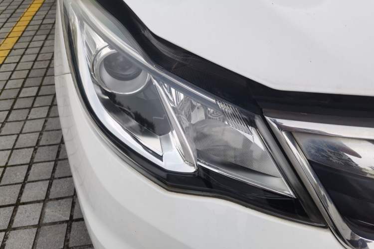 Used CHANGAN KAICHENG Oushang A600 2016 1.5L Manual Luxury 7-Seater Right Front Headlight