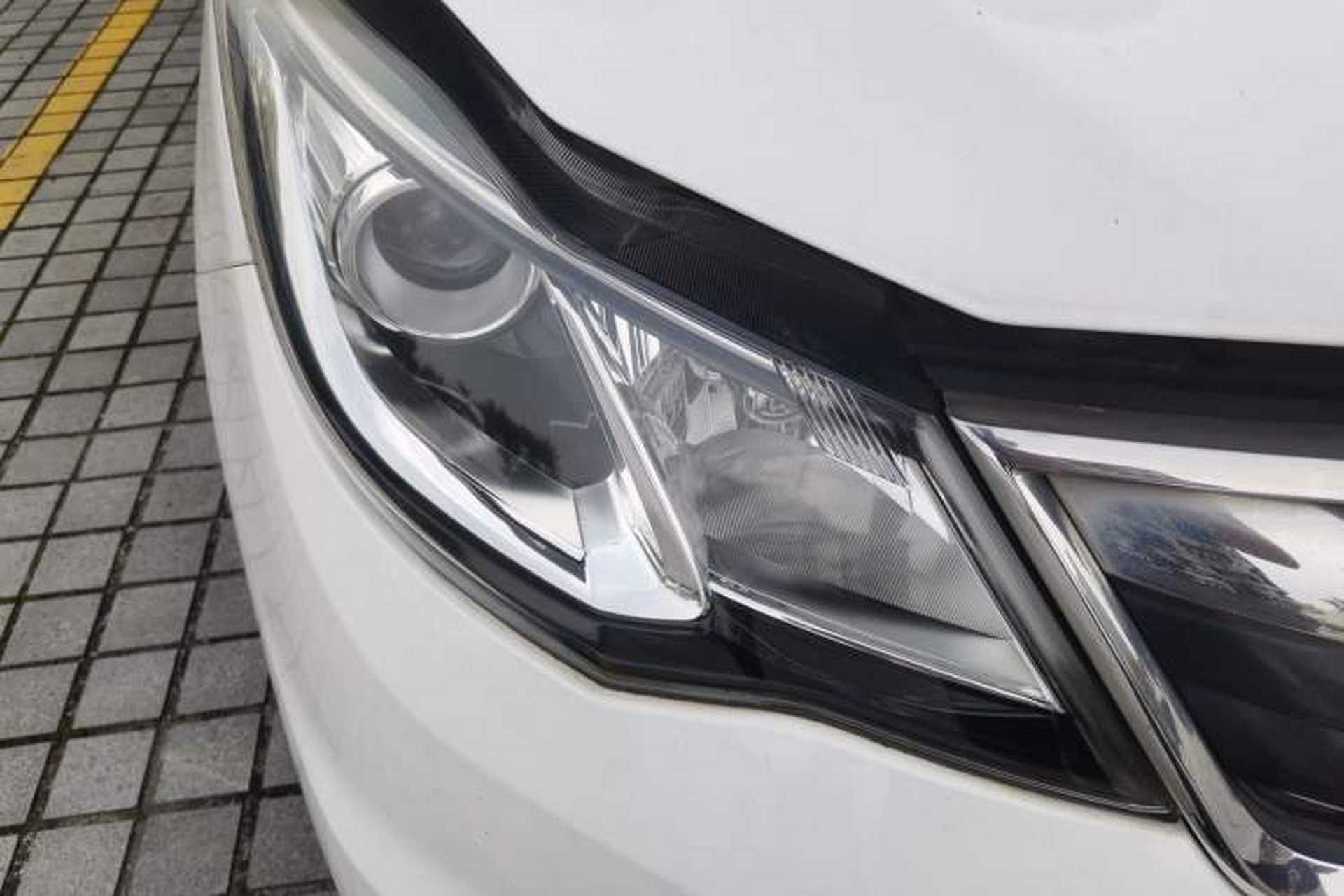 Used CHANGAN KAICHENG Oushang A600 2016 1.5L Manual Luxury 7-Seater Right Front Headlight