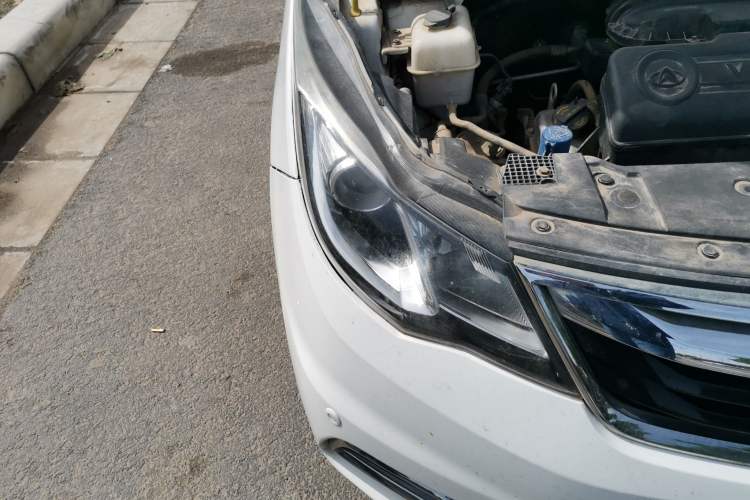 Used CHANGAN KAICHENG Oushang A600 2016 1.5L Manual Luxury 7-Seater Right Front Headlight