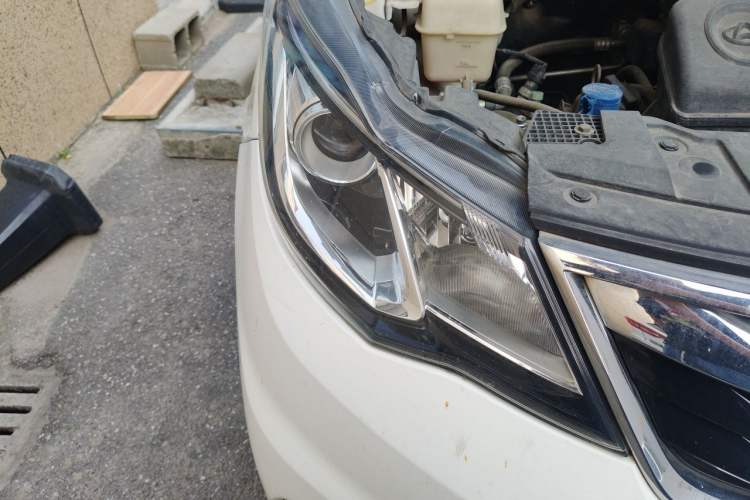 Used CHANGAN KAICHENG Oushang A600 2016 1.5L Manual Elite 7-Seater Right Front Headlight