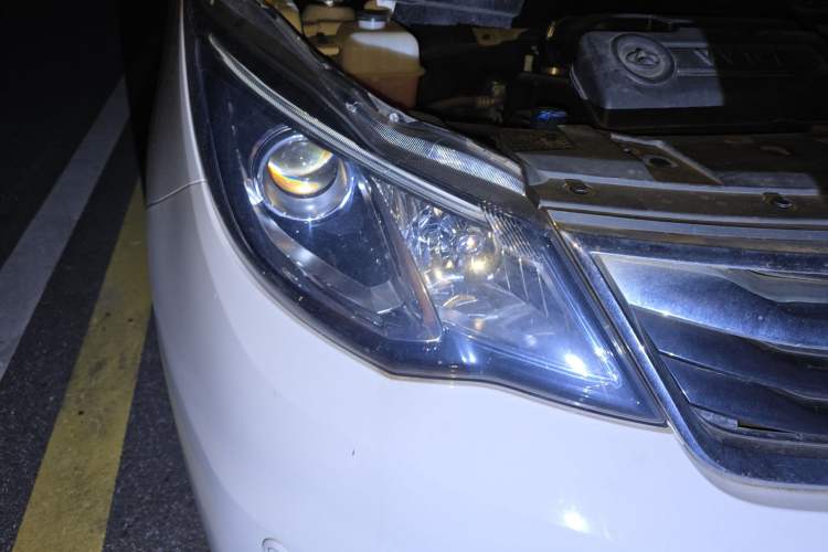 Used CHANGAN KAICHENG Oushang A600 2016 1.5L Manual Luxury 7-Seater Right Front Headlight