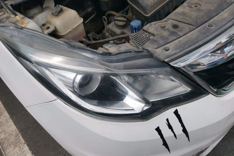 Used CHANGAN KAICHENG Oushang A600 2016 1.5L Manual Luxury 7-Seater Right Front Headlight