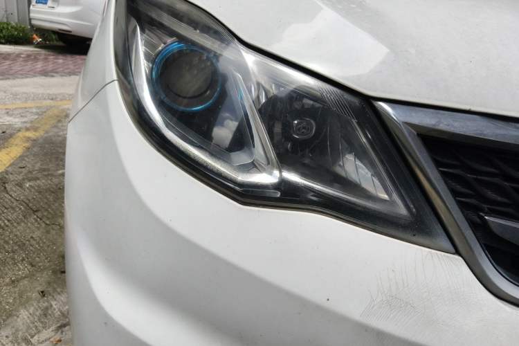 Used CHANGAN KAICHENG Oushang A600 2016 1.5L Manual Fashion 7-Seater Right Front Headlight