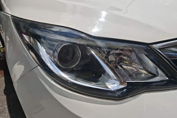 Used CHANGAN KAICHENG Oushang A600 2016 1.5L Manual Luxury 7-Seater Right Front Headlight