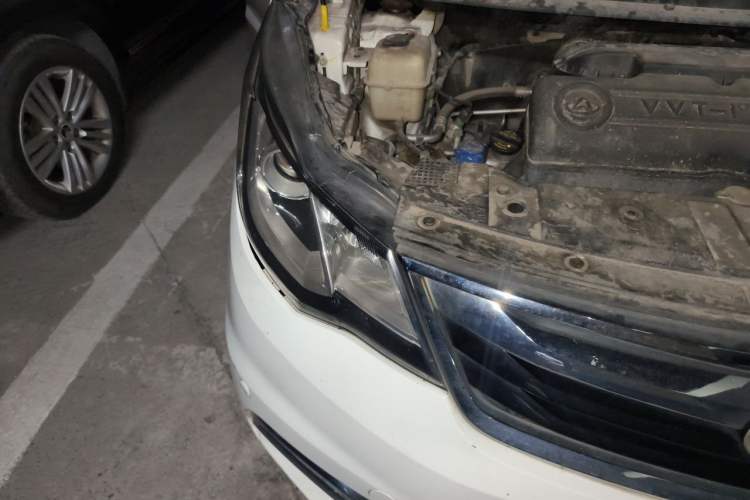 Used CHANGAN KAICHENG Oushang A600 2016 1.5L Manual Luxury 7-Seater Right Front Headlight