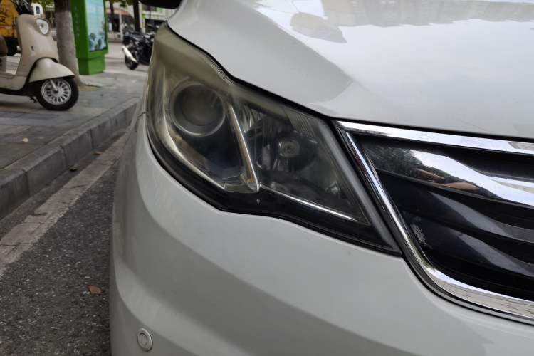 Used CHANGAN KAICHENG Oushang A600 2016 1.5L Manual Luxury 7-Seater Right Front Headlight