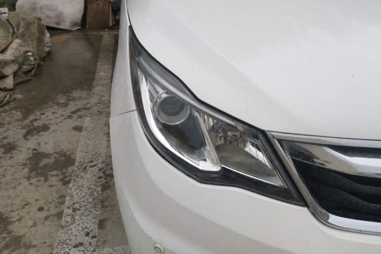 Used CHANGAN KAICHENG Oushang A600 2016 1.5L Manual Luxury 7-Seater Right Front Headlight