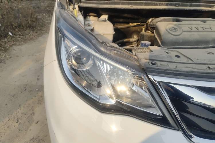 Used CHANGAN KAICHENG Oushang A600 2016 1.5L Manual Luxury 7-Seater Right Front Headlight