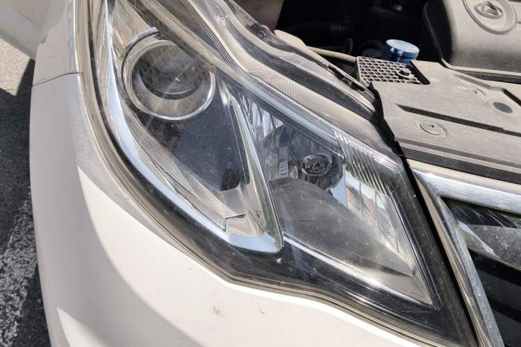 Used CHANGAN KAICHENG Oushang A600 2016 1.5L Manual Luxury 7-Seater Right Front Headlight