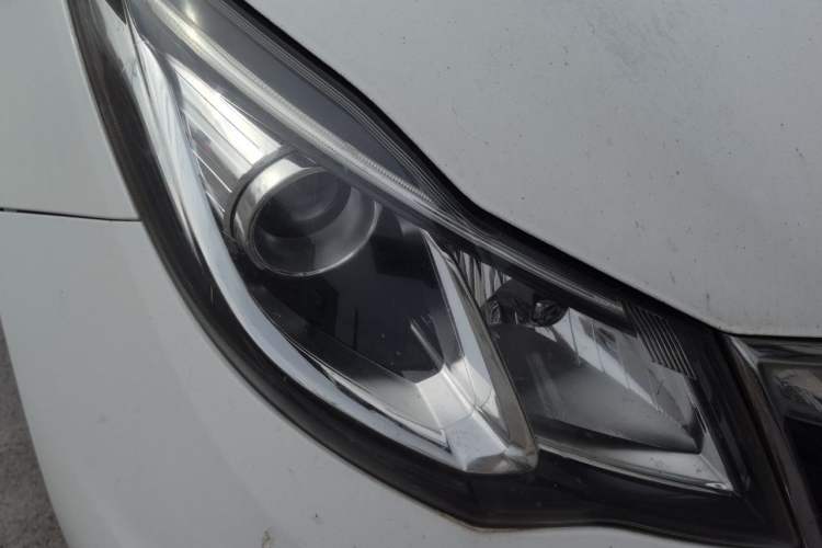 Used CHANGAN KAICHENG Oushang A600 2016 1.5L Manual Luxury 7-Seater Right Front Headlight