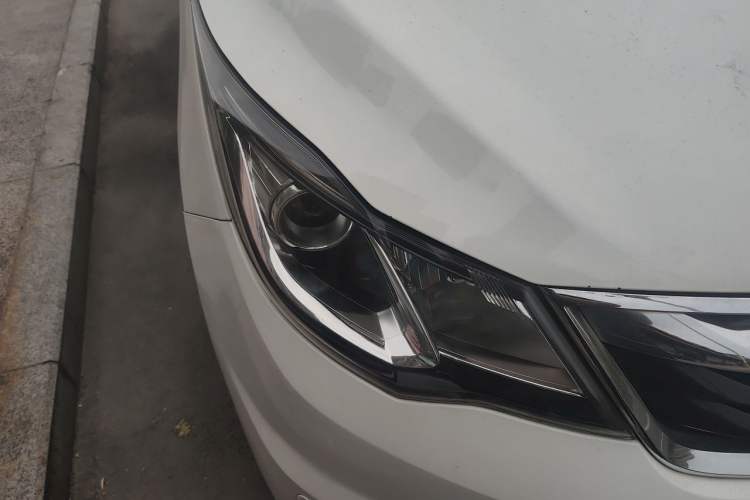 Used CHANGAN KAICHENG Oushang A600 2016 1.5L Manual Luxury 7-Seater Right Front Headlight