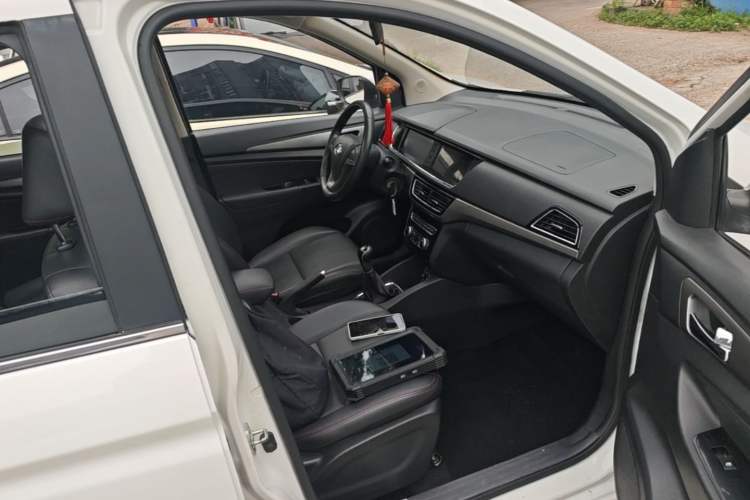 Used CHANGAN KAICHENG Oushang A600 2016 1.5L Manual Luxury 7-Seater Right Front Seat