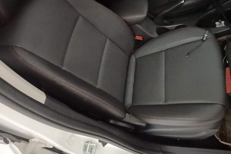 Used CHANGAN KAICHENG Oushang A600 2016 1.5L Manual Luxury 7-Seater Right Front Seat
