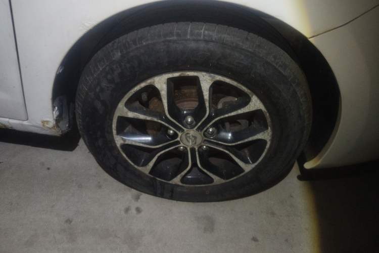Used CHANGAN KAICHENG Oushang A600 2016 1.5L Manual Luxury 7-Seater Right Front Wheel Hub