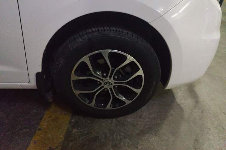 Used CHANGAN KAICHENG Oushang A600 2016 1.5L Manual Elite 7-Seater Right Front Wheel Hub