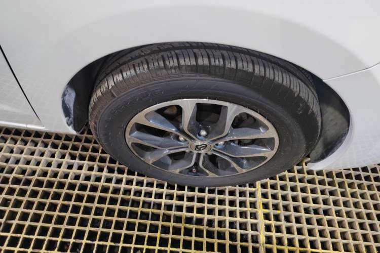 Used CHANGAN KAICHENG Oushang A600 2016 1.5L Manual Luxury 7-Seater Right Front Wheel Hub