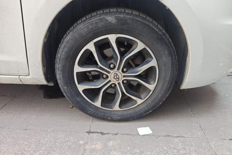 Used CHANGAN KAICHENG Oushang A600 2016 1.5L Manual Luxury 7-Seater Right Front Wheel Hub